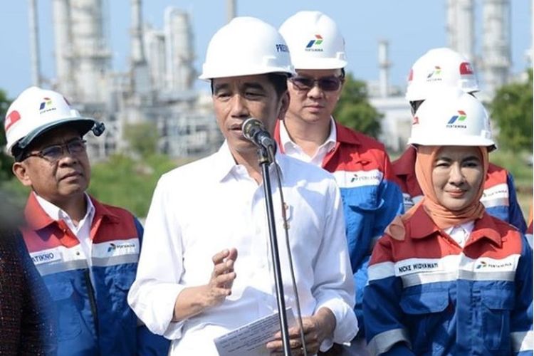Jokowi pecat pejabat PT Pertamina yang tidak pro kebijakan Pemerintah