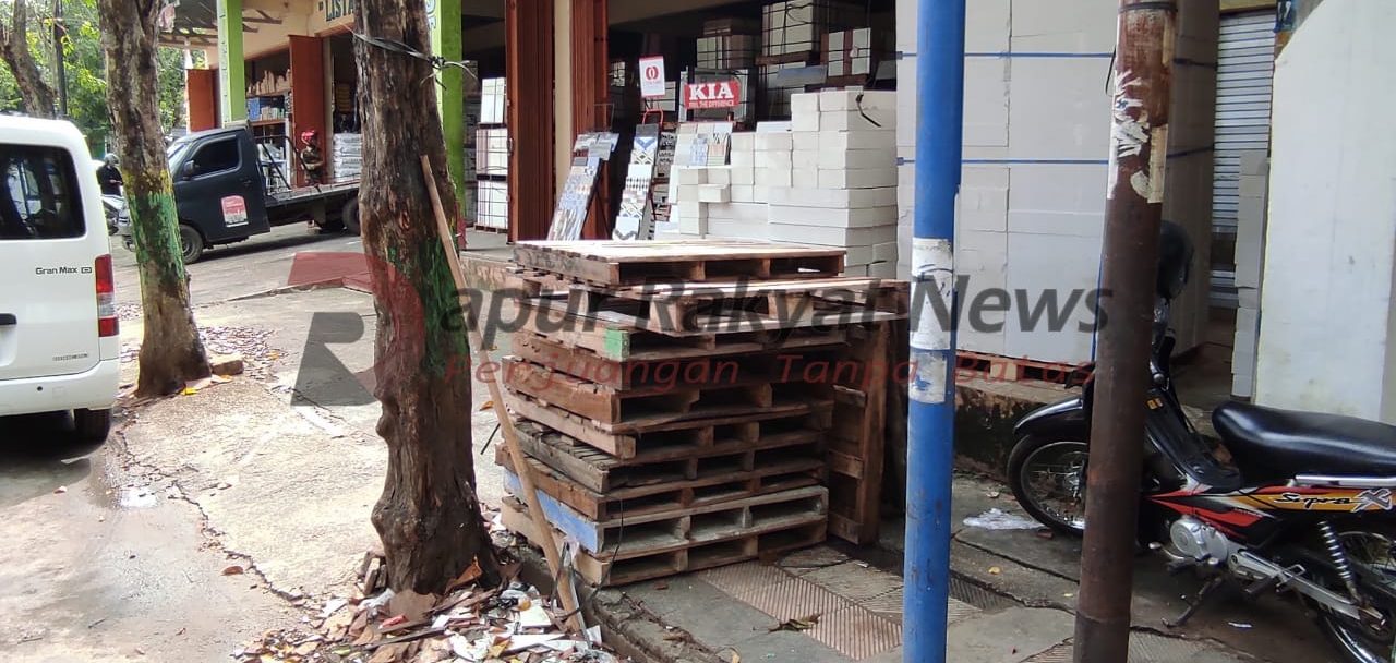 Trotoar di Kota Keris Rusak Parah, Keselamatan Pejalan Kaki Terancam