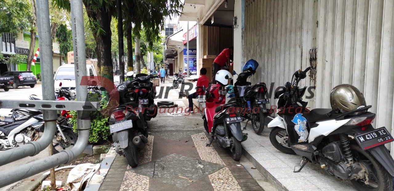 Trotoar di Kota Keris Rusak Parah, Keselamatan Pejalan Kaki Terancam