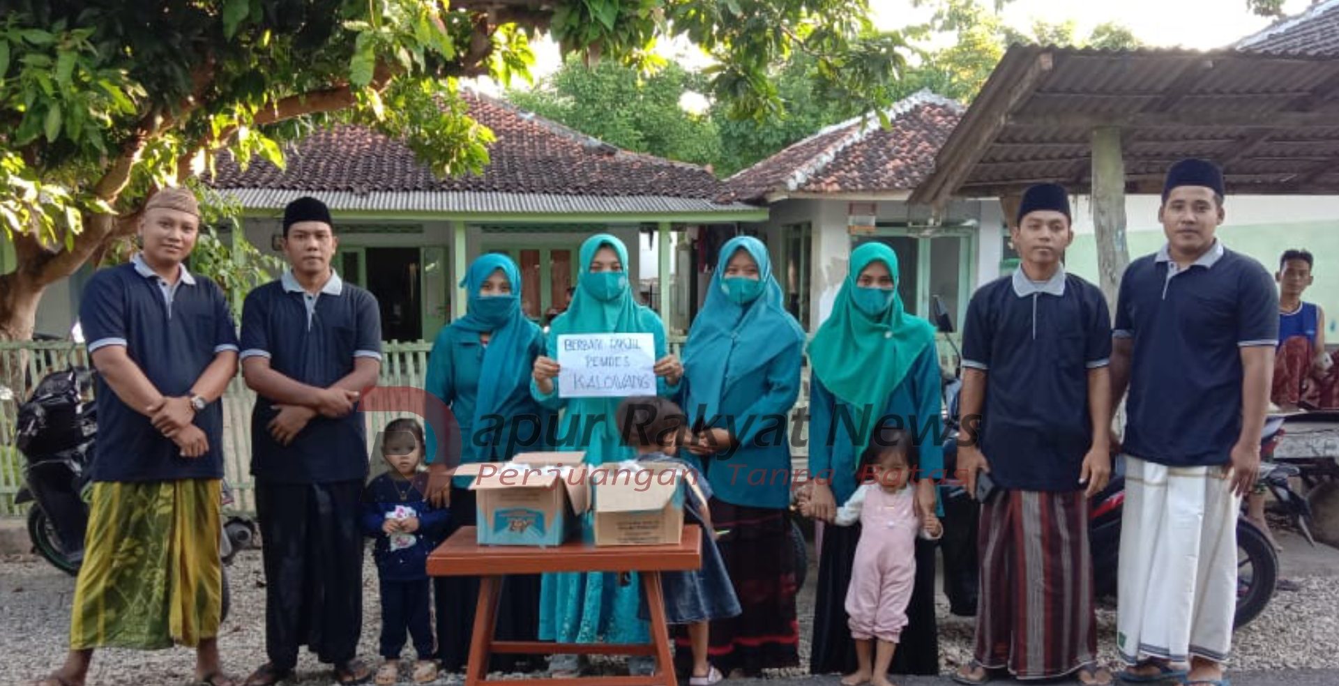 Bagikan Takjil dan Masker, Cara Pemdes Kalowang Meriahkan Bulan Suci Ramadhan