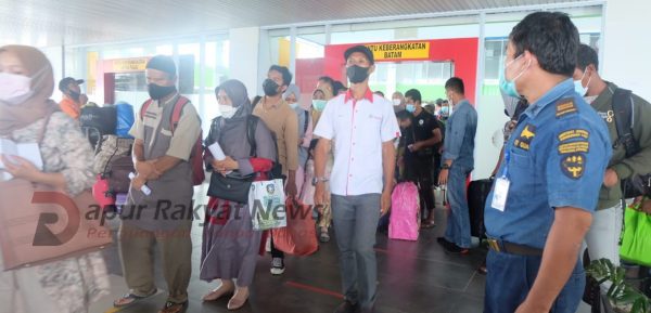 Membludak, Arus Balik Mudik Lebaran di Pelabuhan Sri Bintan Pura