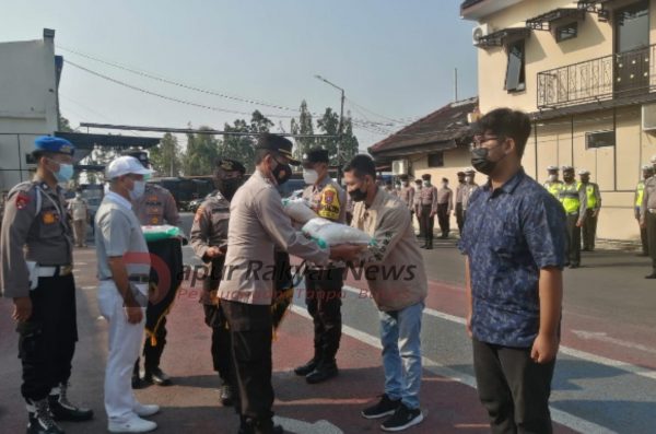 Bantuan Masker dan Sembako Bagi Terdampak Covid-19