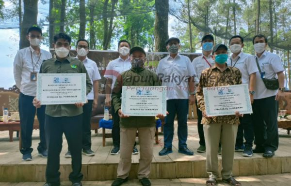 Dirut Perhutani Berikan Bantuan 60 Juta LMDH Lumajang