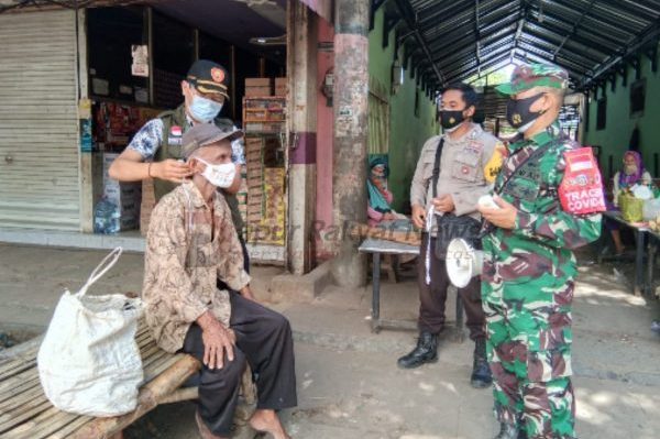 Kelurahan Ardirejo Bersama Koramil 0823/02 Laksanakan Perintah Presiden