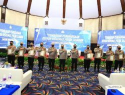 Humas Polda Jatim Raih 2 Penghargaan dari Kadiv Humas Polri