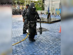 Upss!! Tim Jibom Detasemen Gegana Brimob Jinakkan Bom di Halaman Lanal Banjarmasin