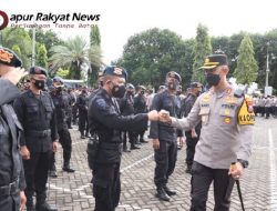 Kapolres Situbondo AKBP Dr Andi Sinjaya, SH.S.I.K. MH Pimpin Apel Pengamanan Unras.