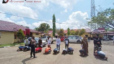 Kepergok Pesta Miras, 11 Pemuda di Tapin Dihukum Berdiri Dibawah Terik Matahari