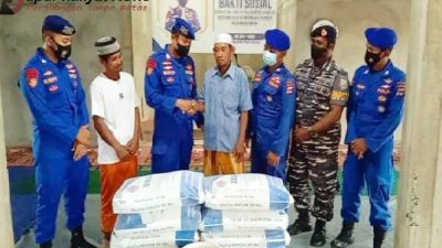 Bakti Religi Marnit Muara Kintap, Bersihkan Tempat Ibadah dan Serahkan Bantuan