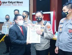 El Saiser Terima Presisi Award dari Lemkapi