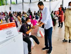 Kepala Negara berharap BLT Minyak Goreng bisa membantu meringankan beban masyarakat sekaligus memperkuat daya belinya.