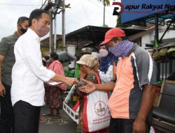Dipenghujung Ramadhan Presiden Jokowi Bagikan Paket Sembako di Yogyakarta