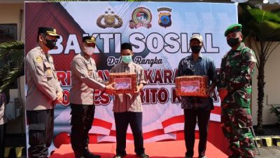 Rangkaian HUT Bhayangkara, Kapolres Barito Kuala Lepas Ratusan Paket Sembako
