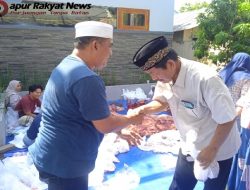 Wujudkan Rasa Cinta Pada Sesama, RS Mitra Sehat Berbagi Ratusan Bungkus Daging Qurban