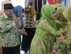 Lantik Pengurus Muslimat NU, Bupati Karna Situbondo Ajak Cegah Kemiskinan Ekstrem