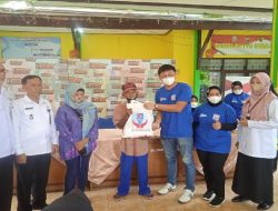 KDS Dept. Store Situbondo Berbagi Paket Sembako, Ini Kata Asisten Manager ADRI.