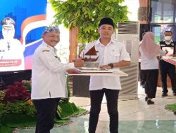 Puluhan Kades Lunas PBB Mendapatkan Penghargaan dari Bupati Situbondo