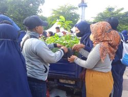 Heboh, Ratusan Masyarakat Padati Posko DLH Di Alun – alun Situbondo.