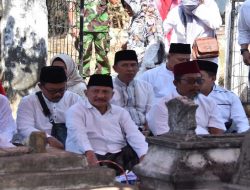 Kenang Jasa Pahlawan, Bupati Situbondo Bersama Wabub Ziarah Makam 