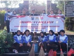 Polisi Wanita di Tabalong Gelar Aksi Bersih Bersih Tempat Ibadah 