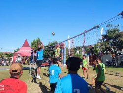 Tim Bola Volly BPRS Sumenep Mengatasi Perlawanan Tim Bola Volly RSUD H Moh Anwar