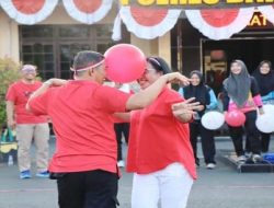 Keseruan Kapolres Batola Ikut Lomba 17-an, Mulai Makan Kerupuk Hingga Lomba Joget Balon Berpasangan