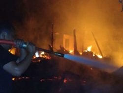 Dua Rumah Terbakar di Pessel, Satu Orang Mengalami Luka Bakar