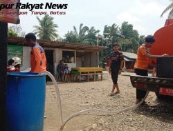 BPBD Pessel Salurkan Bantuan Air Bersih untuk Korban Banjir di Silaut