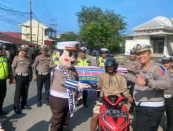 Satlantas Polres Pessel Gelar Bakti Sosial dan Pemasangan Sticker.
