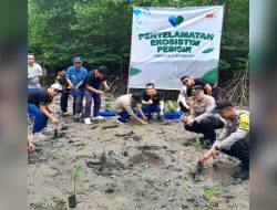 Kapolsek Koto XI Tarusan ikut Menanam 2000 Bibit Manggrove di Kawasan Wisata Mandeh Pesisir Selatan