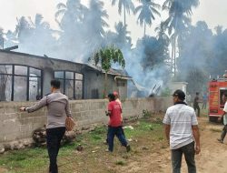 Diduga Karena Arus Pendek, Rumah dan Warung di Pessel Ludes Terbakar