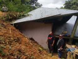 Longsor di Pesisir Selatan, Satu rumah Rusak Parah dan Puluhan KK Terisolasi 