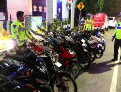 Puluhan Kendaraan Roda 2 Berknalpot Brong yang Digunakan untuk Balap Liar, Diamankan Polisi