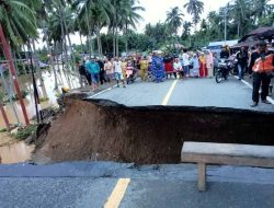 Jembatan di Ranah Pesisir Ambruk, Arus Lalu Lintas Padang-Bengkulu Lumpuh Total
