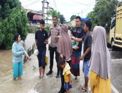 Polsek BAB Tapan berikan Paket Sembako Kepada Warga Terdampak Terdampak Bencana Alam
