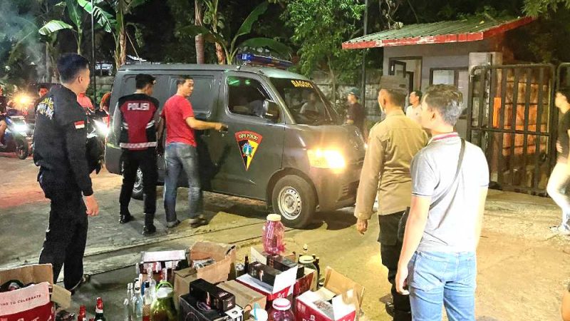 Gelar Razia di Caffe Mr. Ball dan Lotus, Polres Sumenep Amankan 34 Orang Pengunjung dan Puluhan Dos Miras