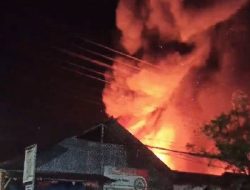 Gudang Rongsokan dan Rumah Warga di Sampang Ludes Terbakar
