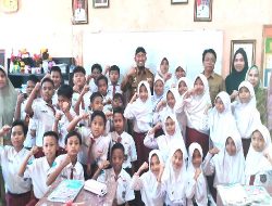 Ini Cara Bupati Achmad Fauzi Lebih Dekat dengan Guru Pengajar dan Murid