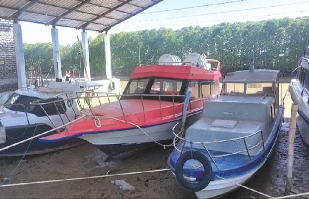 Atasi Keterlambatan Bertugas, Pemkab Sampang Sediakan Kapal Cepat Bagi Guru dan Nakes 1 Kapal cepat