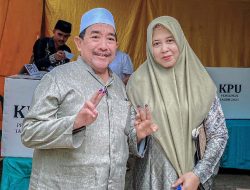 KH Imam Hasyim Nyoblos di TPS 002, Serukan Pilkada Damai dan Rukun