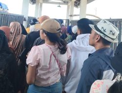 Diduga Main Mata, Calon Penumpang di Pelabuhan Tarebung Pertanyakan Netralitas Petugas Jaga Pintu Masuk Pelabuhan.