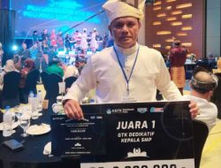 Kepsek SMPN 1 Kepulauan Posek, Jamalis S.Pd, Raih Penghargaan Kepsek Dedikatif Terbaik Tingkat Provinsi Kepri