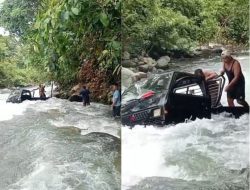 Supir Hilang Kendali, Mobil Pick-Up L300 Masuk Jurang di Tapan, Pessel, Dua Orang Luka-Luka  ‎