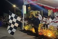Bupati Sumenep Achmad Fauzi Wongsojudo saat melepas peserta Pawai Muharram.