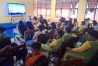 Hari pertama MPLS di SMPN 1 Nonggunong berlangsung hangat dan penuh kekeluargaan. Dengan pendekatan ramah, kegiatan ini bertujuan menanamkan nilai disiplin, toleransi, dan semangat gotong royong agar siswa baru cepat beradaptasi di lingkungan sekolah. ©dapurrakyatnews.com