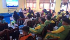 Hari pertama MPLS di SMPN 1 Nonggunong berlangsung hangat dan penuh kekeluargaan. Dengan pendekatan ramah, kegiatan ini bertujuan menanamkan nilai disiplin, toleransi, dan semangat gotong royong agar siswa baru cepat beradaptasi di lingkungan sekolah. ©dapurrakyatnews.com