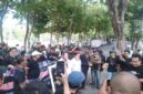 Di depan kantor DPRD Sampang, organisasi wartawan menggelar aksi desakan klarifikasi dan permintaan maaf Presiden Prabowo Subianto, pada Jumat (31/7/2026)
