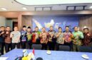 Bupati Sumenep Achmad Fauzi Wongsojudo bersama Direktur Jenderal Perhubungan Laut (tengah pakai kaca mata).