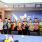 Bupati Sumenep Achmad Fauzi Wongsojudo bersama Direktur Jenderal Perhubungan Laut (tengah pakai kaca mata).