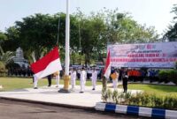 Pasukan pengibar bendera dari Paskibraka berhasil mengibarkan bendera merah putih di Upacara HUT Kemerdekaan ke 81 RI, di Pendopo Trunojoyo, Sampang, Senin (17/8/2026)